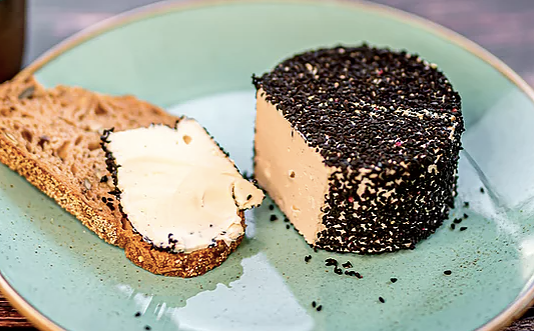 גבינה חצי קשה קצח // צילום: אלינה פסיקוב